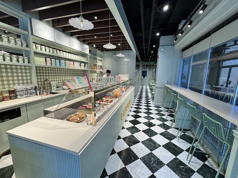 LADURÉE Toronto - Yorkville Café photo 4